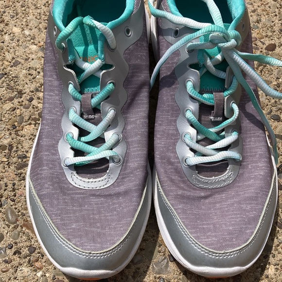 Vionic womens 7.5 cross trainers - Picture 2 of 14